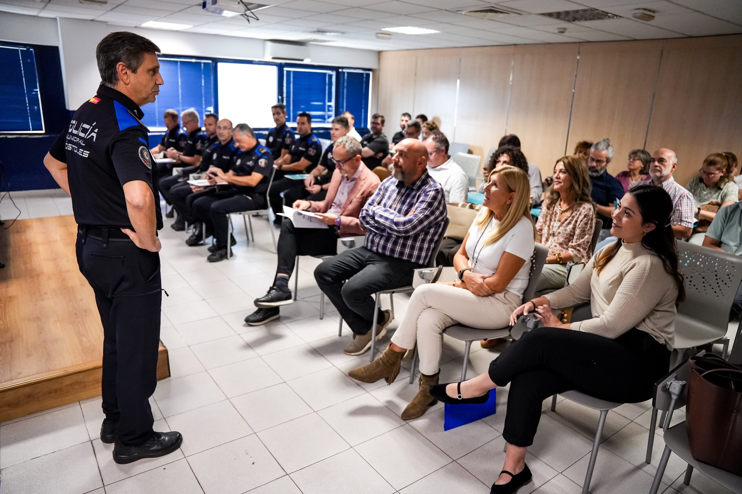 Móstoles presenta el dispositivo especial para reforzar la seguridad en el entorno escolar durante el curso 2025-26