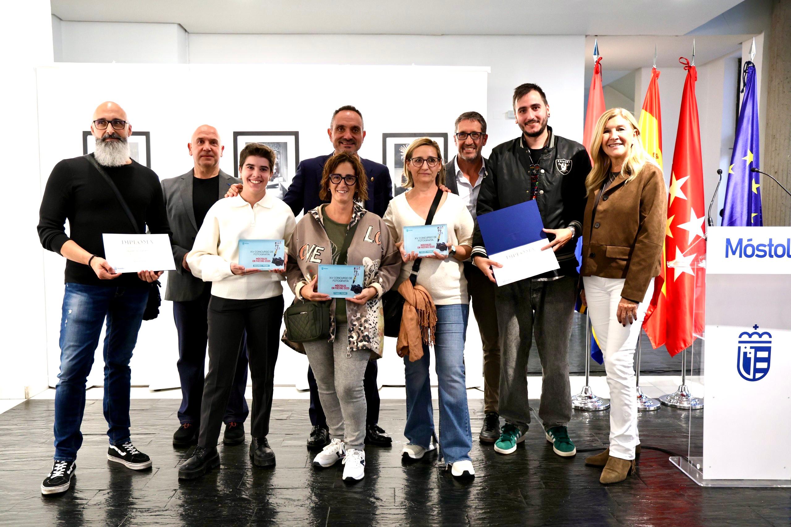 El alcalde entrega los XV premios de fotografía “Móstoles en fiestas”, con el doble de participación respecto al año anterior