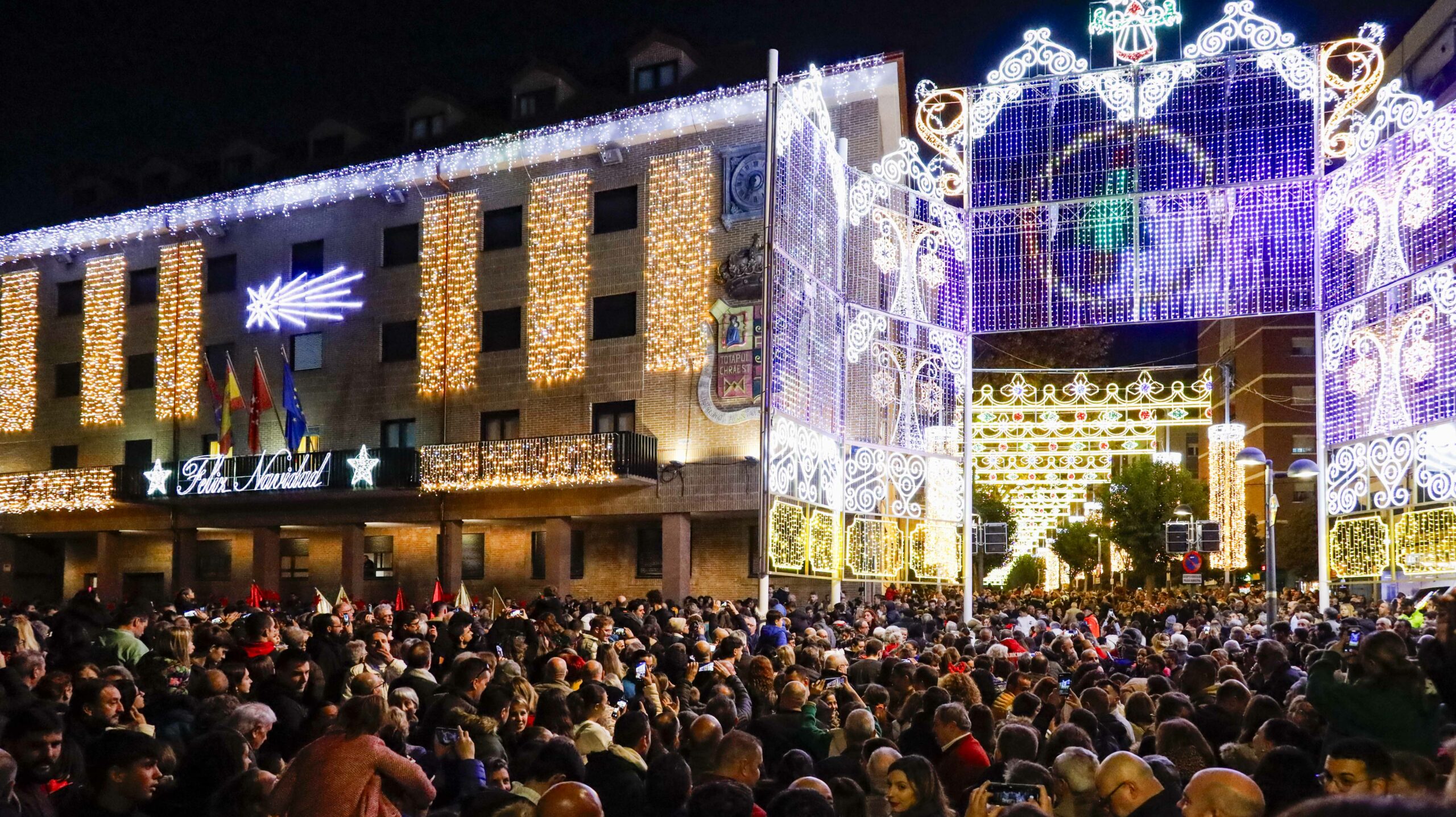 Miles de personas dan la bienvenida a la Navidad en Móstoles
