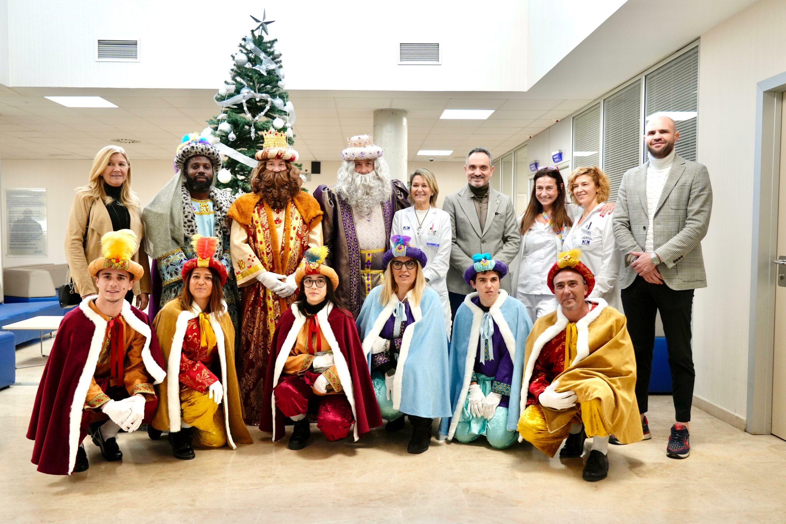 Los Reyes Magos reparten ilusión en el comedor social y los hospitales de Móstoles