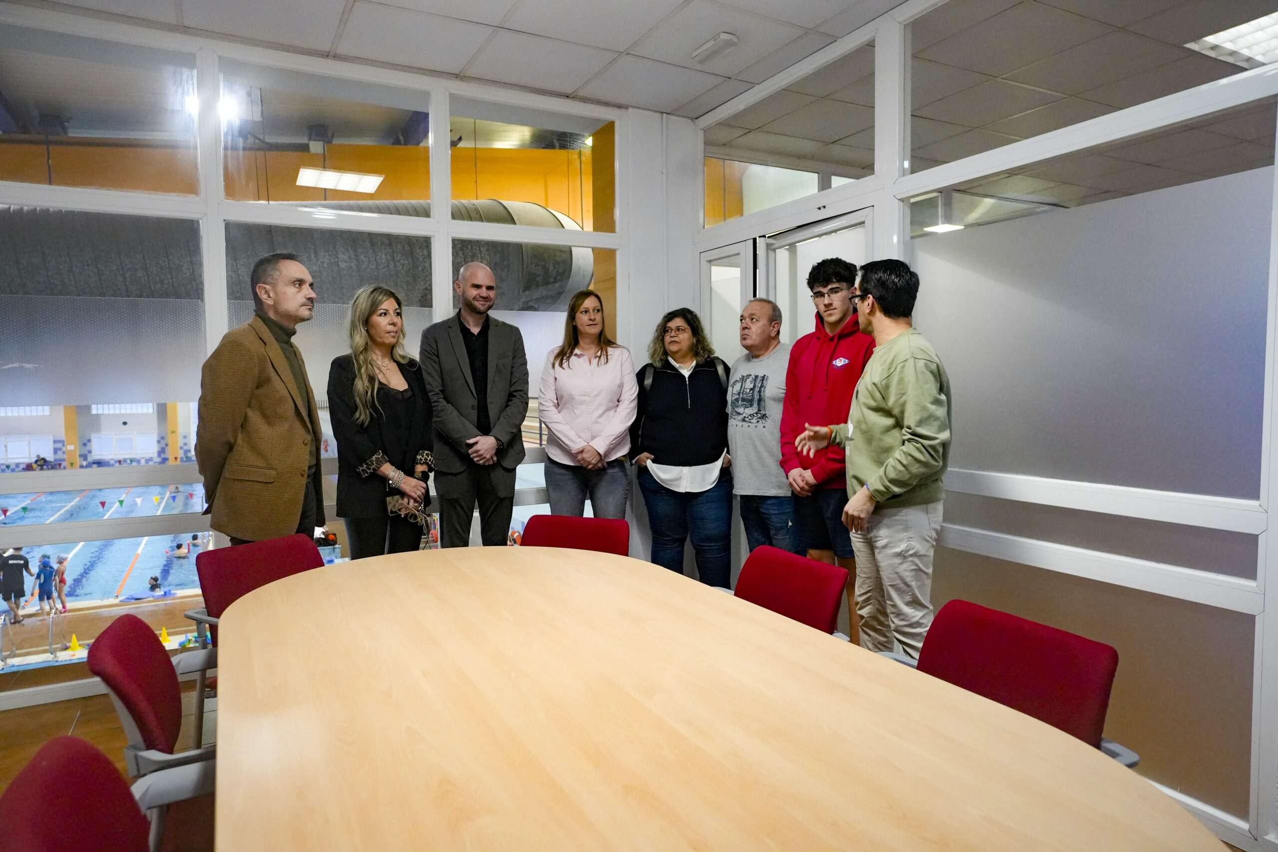 La Agrupación Deportiva Natación Móstoles estrena nuevo despacho en la Piscina Municipal de Las Cumbres