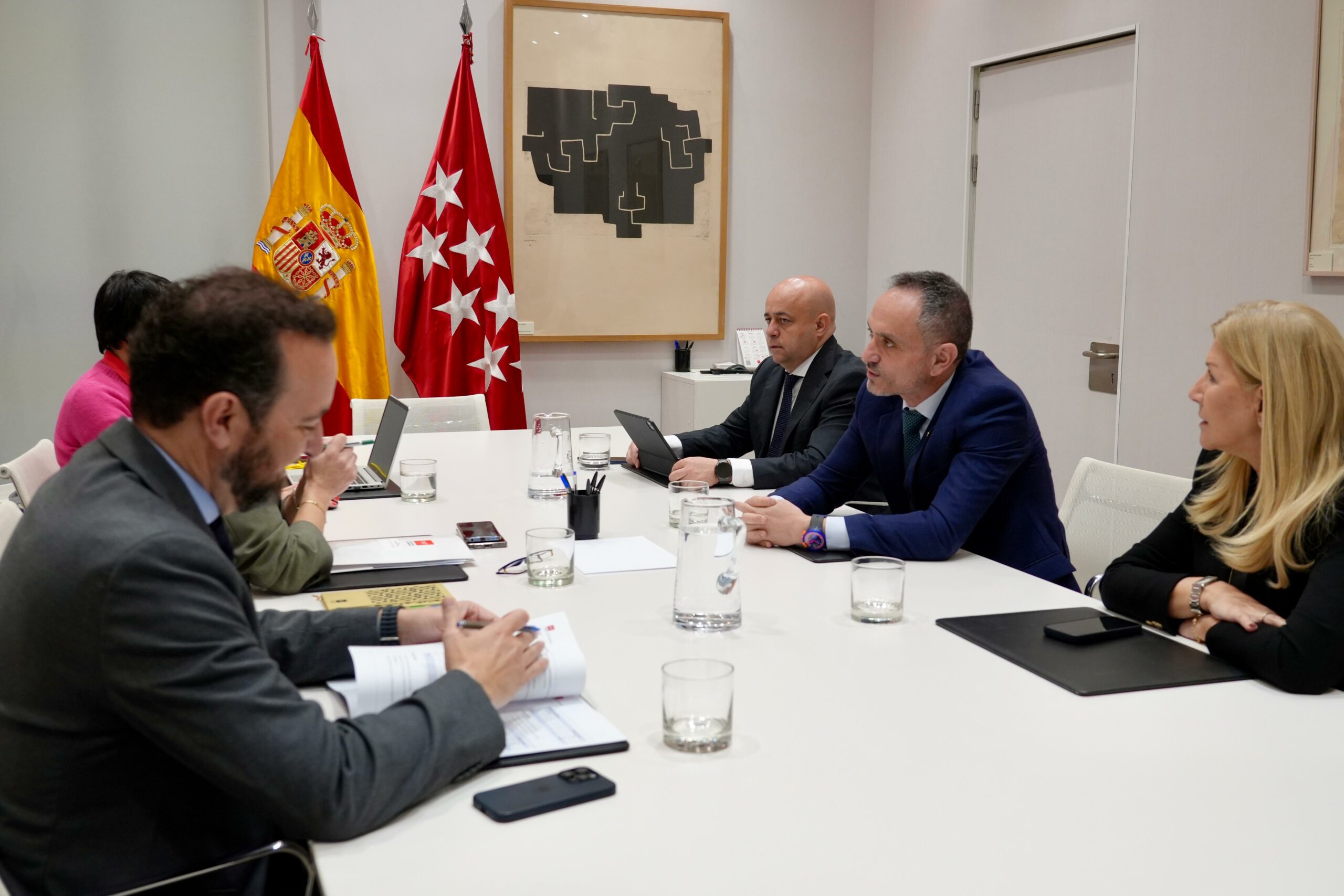 El alcalde de Móstoles aborda con la Comunidad de Madrid mejoras educativas en la ciudad