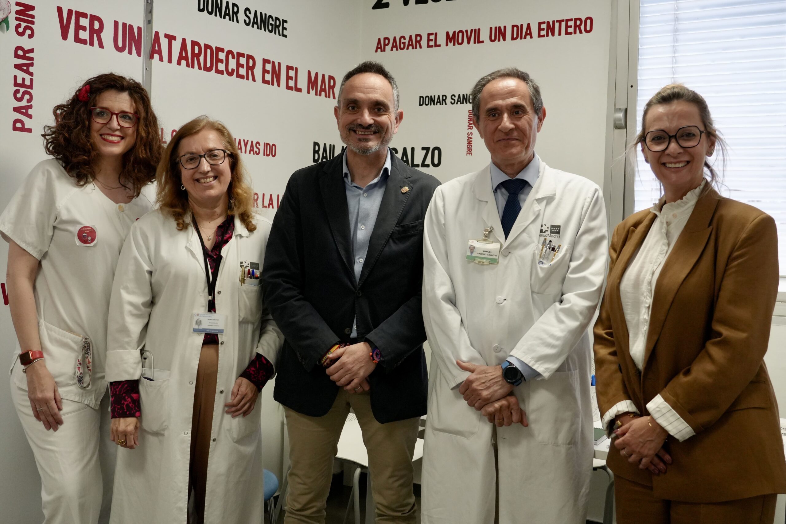 El alcalde de Móstoles participa en el maratón de donación de sangre y médula del Hospital Universitario de Móstoles